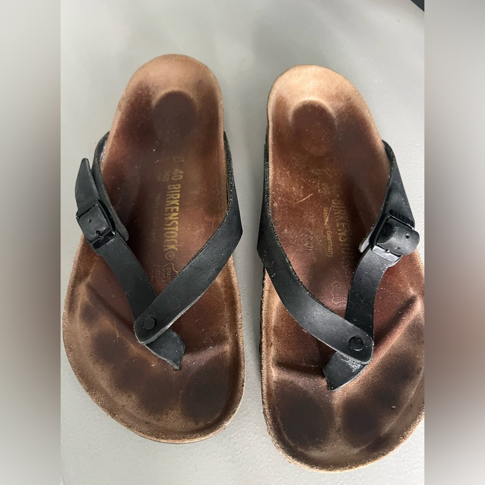 Birkenstock Women’s black leather sz 40 Thong Sandals